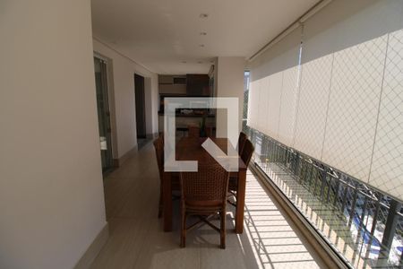Apartamento à venda com 198m², 4 quartos e 3 vagasVaranda da Sala