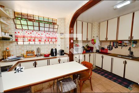 Casa à venda com 364m², 4 quartos e 3 vagasCozinha