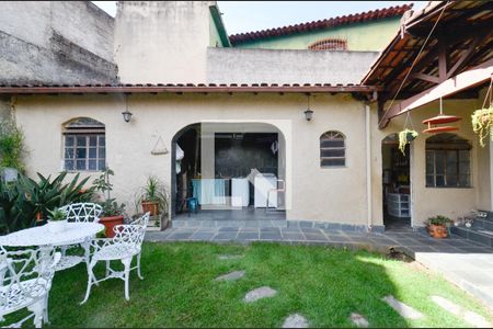 Casa à venda com 364m², 4 quartos e 3 vagasQuintal