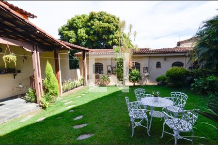 Casa à venda com 364m², 4 quartos e 3 vagasQuintal