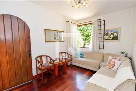 Sala de estar de casa à venda com 4 quartos, 364m² em Cachoeirinhas, Belo Horizonte