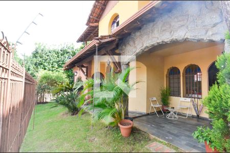 Casa à venda com 364m², 4 quartos e 3 vagasEntrada da casa