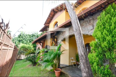 Casa à venda com 364m², 4 quartos e 3 vagasEntrada da casa