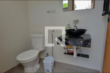 Casa de condomínio à venda com 420m², 4 quartos e 6 vagasLavabo 2