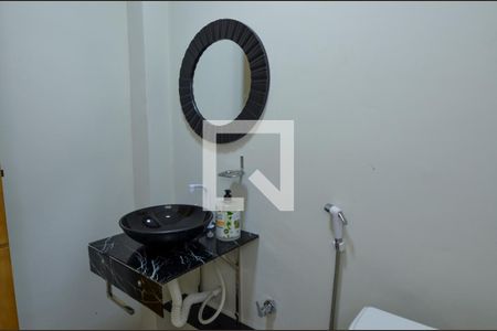 Casa de condomínio à venda com 420m², 4 quartos e 6 vagasLavabo