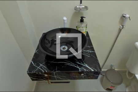 Casa de condomínio à venda com 420m², 4 quartos e 6 vagasLavabo