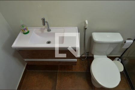 Casa de condomínio à venda com 420m², 4 quartos e 6 vagasBanheiro da Suíte 1