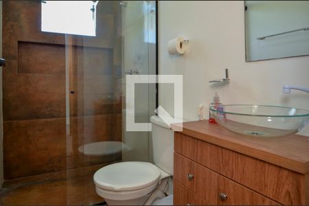 Casa de condomínio à venda com 420m², 4 quartos e 6 vagasBanheiro da Suíte 2