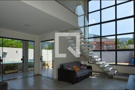 Casa de condomínio para alugar com 420m², 4 quartos e 6 vagasSala