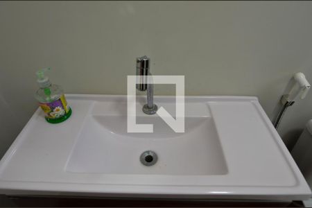 Casa de condomínio à venda com 420m², 4 quartos e 6 vagasBanheiro da Suíte 1