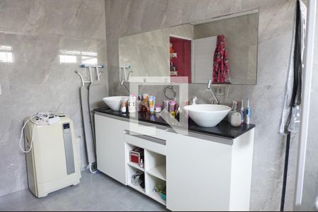 Casa à venda com 270m², 3 quartos e 3 vagasBanheiro da Suíte 2