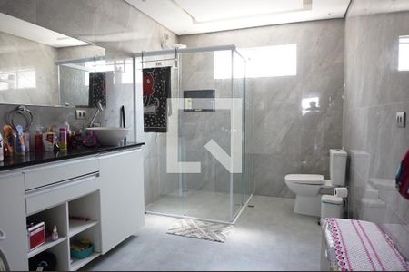 Casa à venda com 270m², 3 quartos e 3 vagasBanheiro da Suíte 2