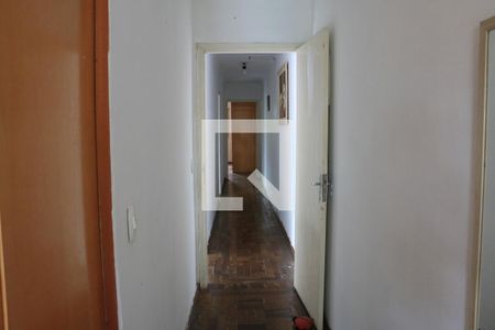 Casa à venda com 300m², 3 quartos e 2 vagasCorredor