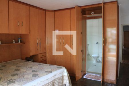 Casa à venda com 300m², 3 quartos e 2 vagasSuíte 1