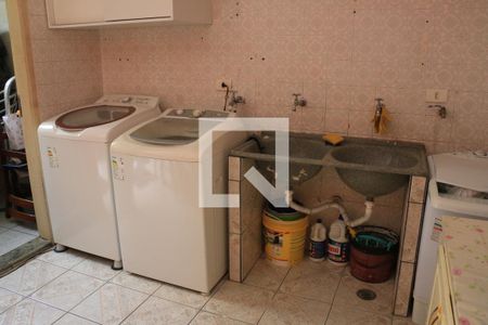 Casa à venda com 300m², 3 quartos e 2 vagasLavanderia