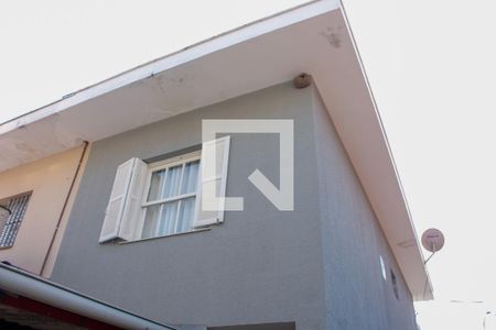 Casa à venda com 150m², 2 quartos e 2 vagas Casa à venda com 150m², 2 quartos e 2 vagasFachada