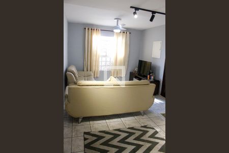 Casa à venda com 150m², 2 quartos e 2 vagas Casa à venda com 150m², 2 quartos e 2 vagasSala