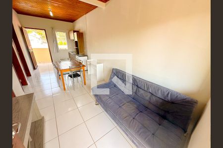 Sala de TV de apartamento para alugar com 2 quartos, 49m² em São João do Rio Vermelho, Florianópolis