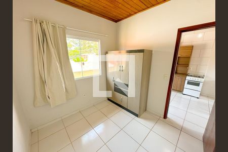 Quarto 1 de apartamento para alugar com 2 quartos, 49m² em São João do Rio Vermelho, Florianópolis