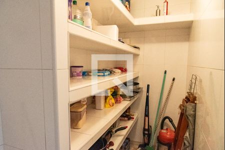 Casa à venda com 440m², 5 quartos e 2 vagasÁrea de serviço