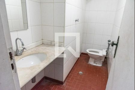 Casa à venda com 440m², 5 quartos e 2 vagasBanheiro da piscina