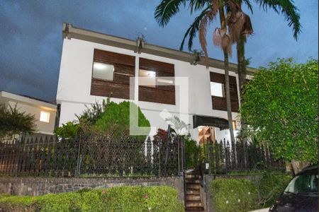 Casa à venda com 440m², 5 quartos e 2 vagasFachada