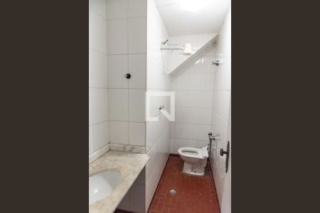 Casa à venda com 440m², 5 quartos e 2 vagasBanheiro da piscina