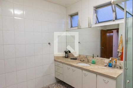 Casa à venda com 440m², 5 quartos e 2 vagasBanheiro da suíte 1