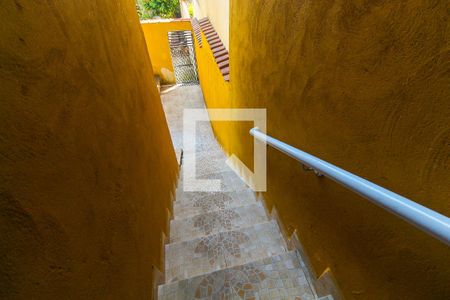 Casa para alugar com 130m², 2 quartos e sem vagaEscada