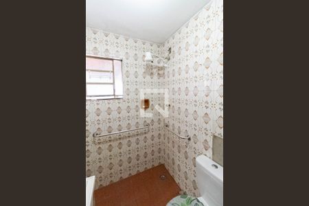 Casa à venda com 244m², 3 quartos e 2 vagas Casa à venda com 244m², 3 quartos e 2 vagasCasa 2 - Banheiro social