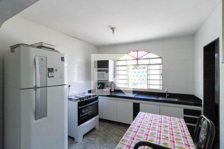 Casa à venda com 244m², 3 quartos e 2 vagas Casa à venda com 244m², 3 quartos e 2 vagasCasa 1 - Cozinha