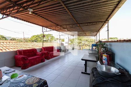 Casa à venda com 244m², 3 quartos e 2 vagas Casa à venda com 244m², 3 quartos e 2 vagasTerraço