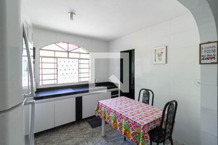 Casa à venda com 244m², 3 quartos e 2 vagas Casa à venda com 244m², 3 quartos e 2 vagasCasa 1 - Cozinha