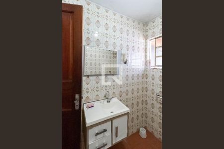 Casa à venda com 244m², 3 quartos e 2 vagas Casa à venda com 244m², 3 quartos e 2 vagasCasa 2 - Banheiro social