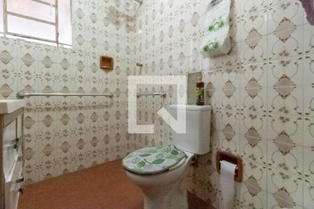 Casa à venda com 244m², 3 quartos e 2 vagas Casa à venda com 244m², 3 quartos e 2 vagasCasa 2 - Banheiro social