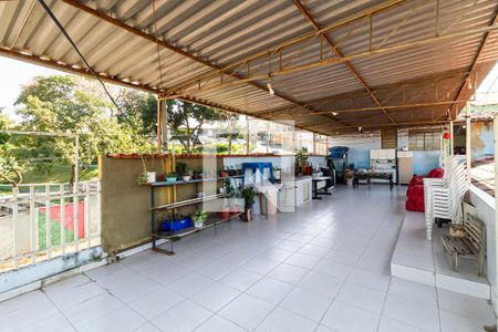 Casa à venda com 244m², 3 quartos e 2 vagas Casa à venda com 244m², 3 quartos e 2 vagasTerraço