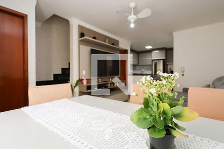 Sala de casa de condomínio para alugar com 2 quartos, 85m² em Chora Menino, São Paulo