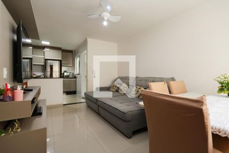 Sala de casa de condomínio para alugar com 2 quartos, 85m² em Chora Menino, São Paulo