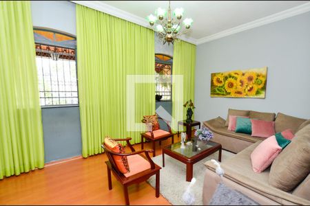 Sala de casa à venda com 3 quartos, 298m² em Sagrada Família, Belo Horizonte