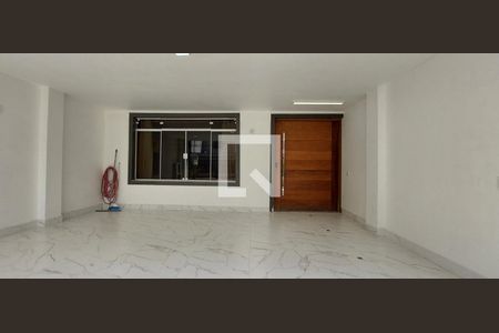 Casa à venda com 370m², 3 quartos e 3 vagasGaragem