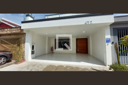 Casa à venda com 370m², 3 quartos e 3 vagasFachada