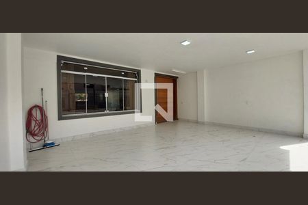 Casa à venda com 370m², 3 quartos e 3 vagasGaragem