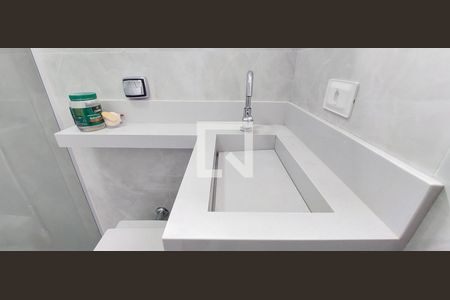 Casa à venda com 370m², 3 quartos e 3 vagasBanheiro Quarto 1 suíte