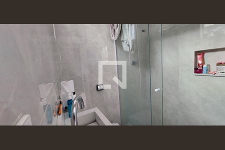 Casa à venda com 370m², 3 quartos e 3 vagasBanheiro Quarto 2 suíte