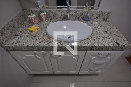 Casa à venda com 648m², 3 quartos e 4 vagasBanheiro Social