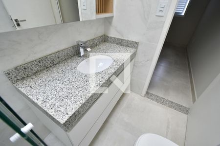 Casa de condomínio à venda com 105m², 3 quartos e 2 vagasBanheiro 2