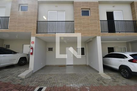 Casa de condomínio à venda com 105m², 3 quartos e 2 vagasFachada