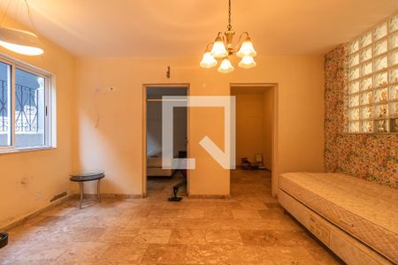 Casa de condomínio à venda com 806m², 4 quartos e 6 vagas Casa de condomínio à venda com 806m², 4 quartos e 6 vagasEspaço andar inferior