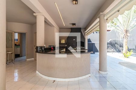 Casa de condomínio à venda com 806m², 4 quartos e 6 vagas Casa de condomínio à venda com 806m², 4 quartos e 6 vagasÁrea Externa