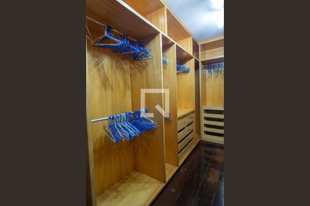 Apartamento à venda com 280m², 4 quartos e 2 vagasCloset da suíte 2